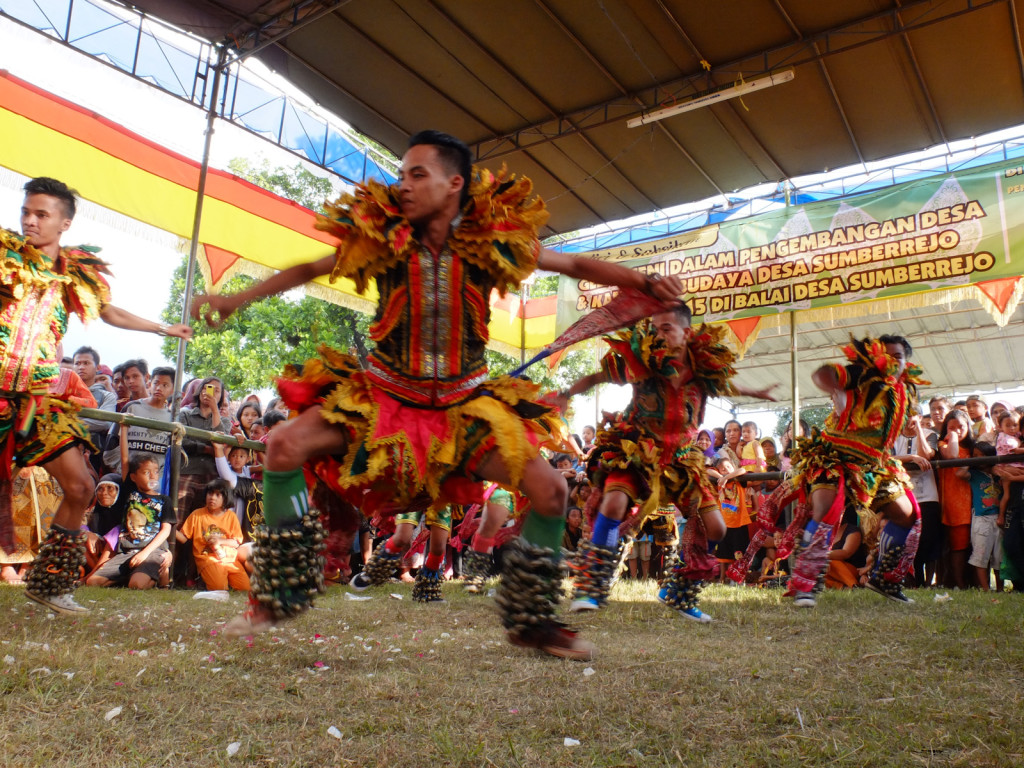 Participants dance symbolising battles and raging spirits