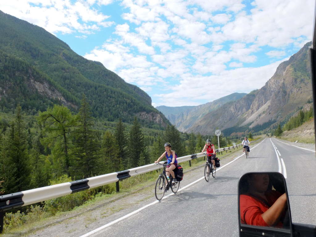 Cyclists through the Altai highway