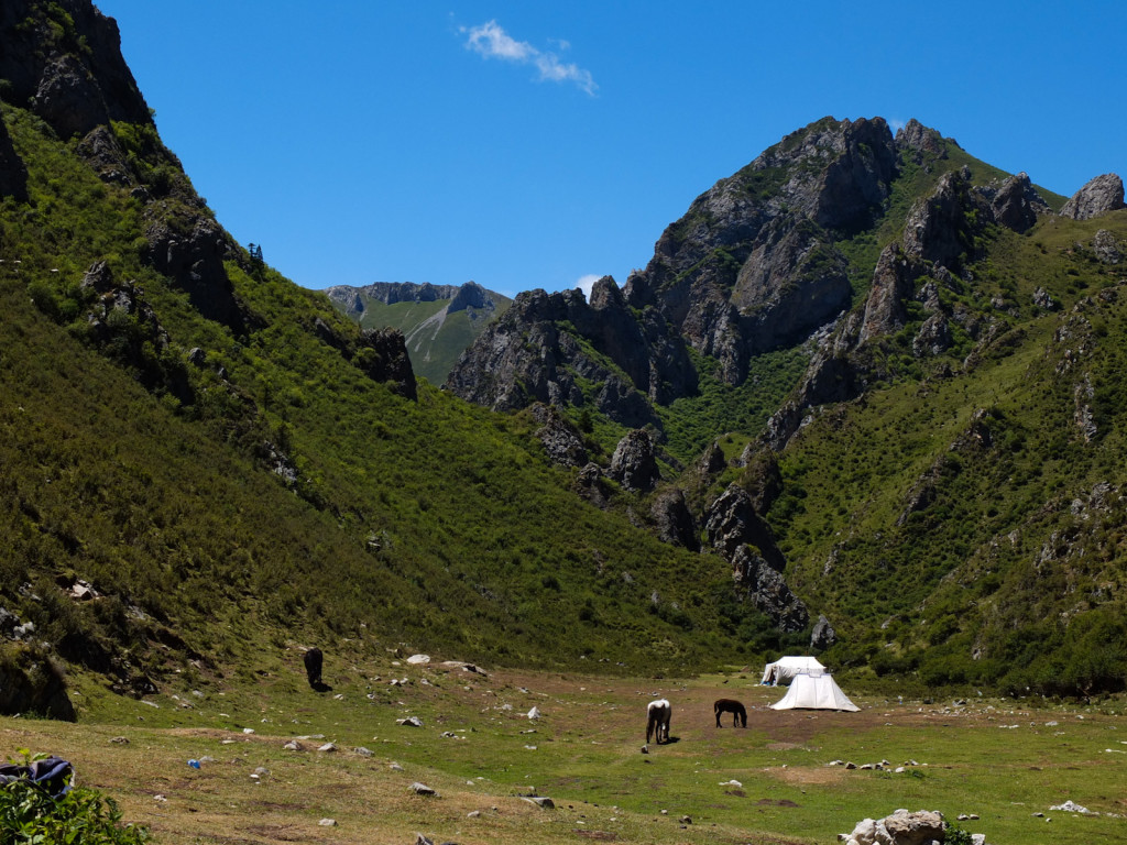 Nomad tents, Langmusi.
